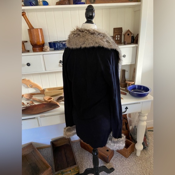 Alexandra Bartlett - Picture 2 of 3